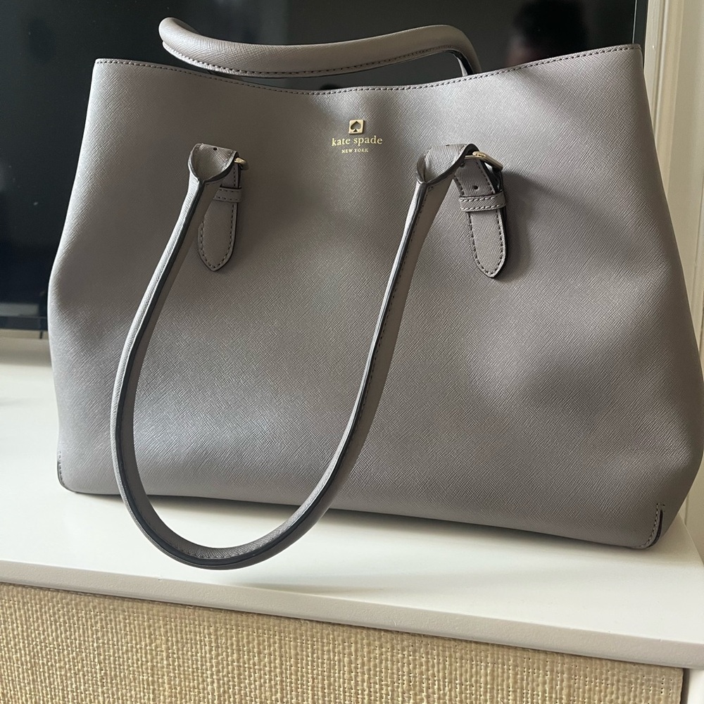Grey Kate Spade Tote Bag
Gold hardware